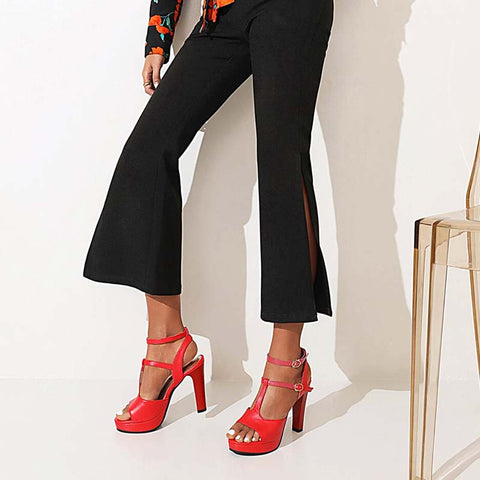 Escarpins rouges hauts talons vintage retro pin-up femme